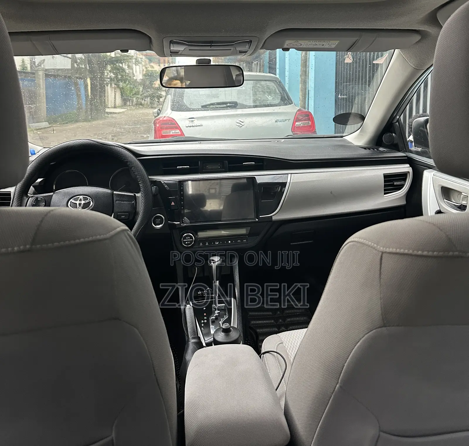 Toyota Corolla LE 4dr Sedan (1.8L 4cyl CVT) 2014 Silver