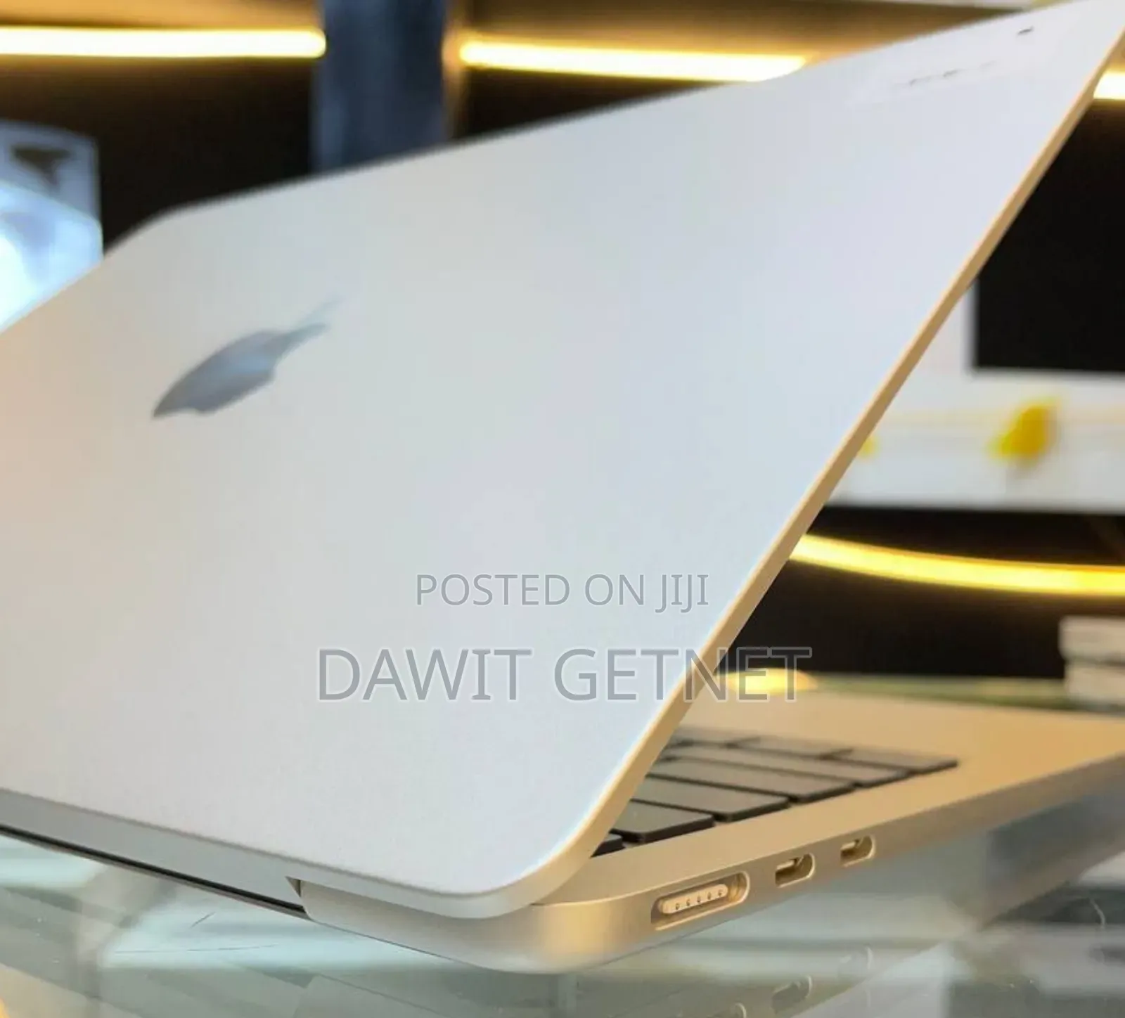 New Laptop Apple MacBook Air 2022 M2 8GB Apple M2 SSD 256GB