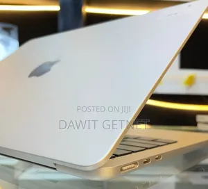 Photo - New Laptop Apple MacBook Air 2022 M2 8GB Apple M2 SSD 256GB