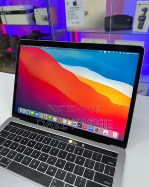 Laptop Apple MacBook Pro 2017 16GB Intel Core I7 SSD 512GB