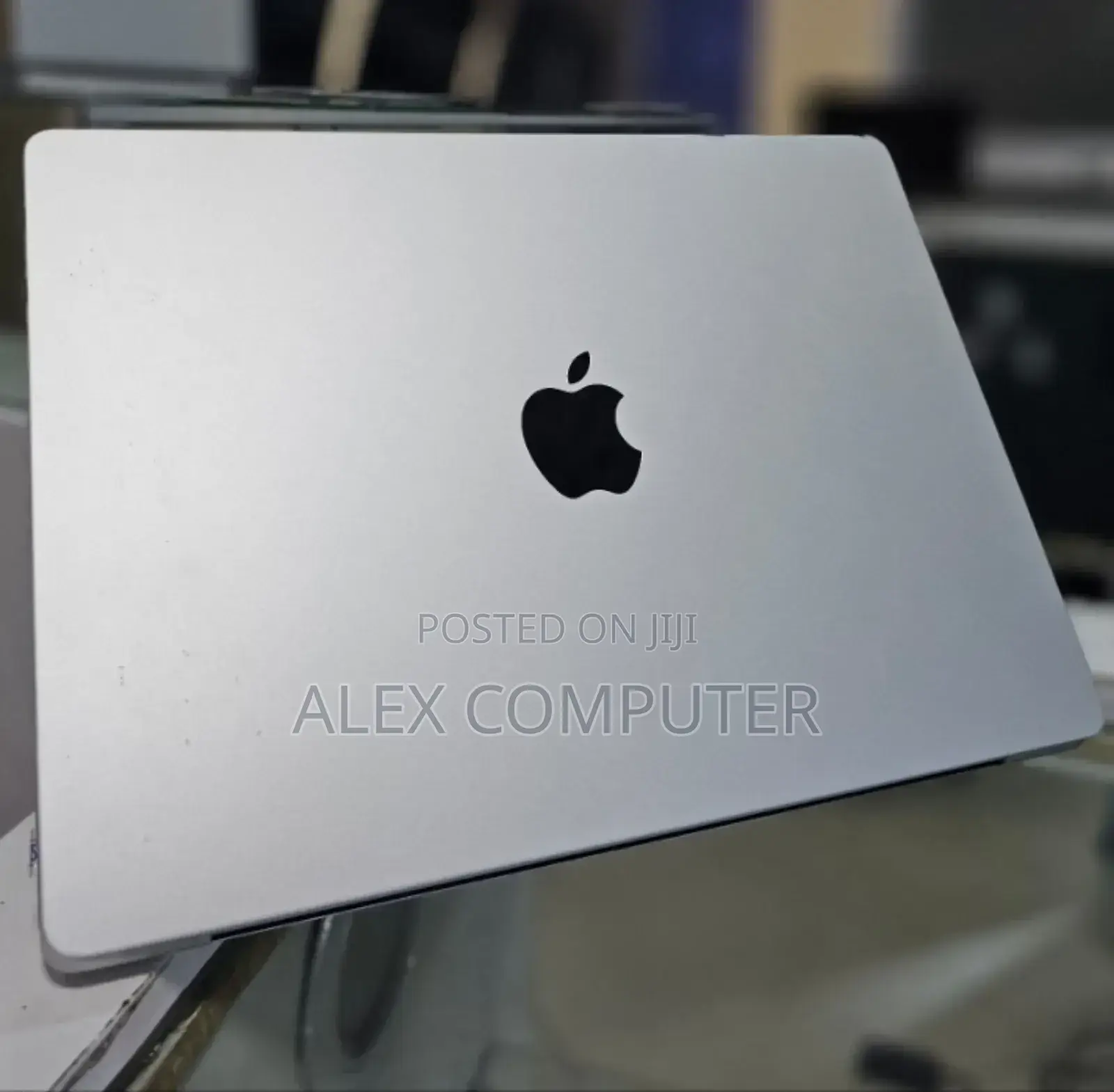 New Laptop Apple MacBook Pro 2023 M3 14-Inch 8GB Apple M3 SSD 512GB