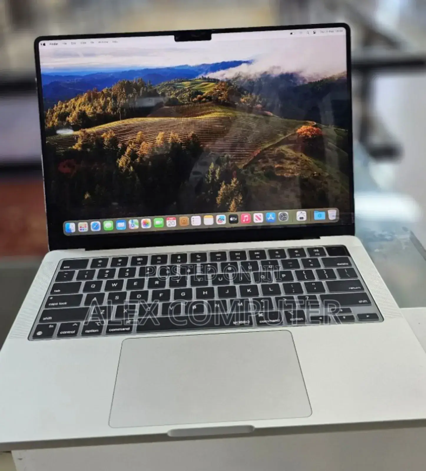 New Laptop Apple MacBook Pro 2023 M3 14-Inch 8GB Apple M3 SSD 512GB