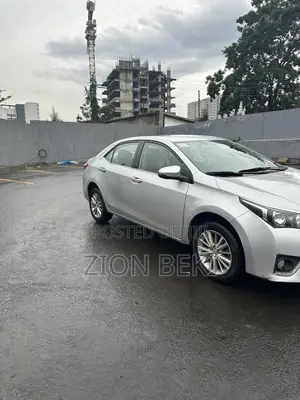 Toyota Corolla LE 4dr Sedan (1.8L 4cyl CVT) 2014 Silver