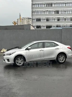 Toyota Corolla LE 4dr Sedan (1.8L 4cyl CVT) 2014 Silver