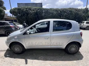 Toyota Vitz 2001 Silver