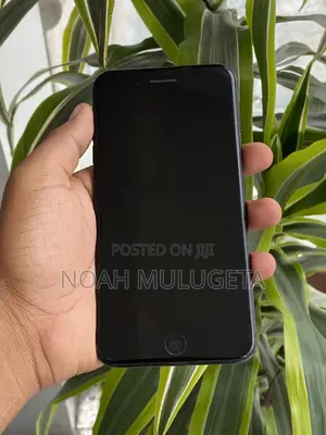 Photo - Apple iPhone 7 Plus 32 GB Black