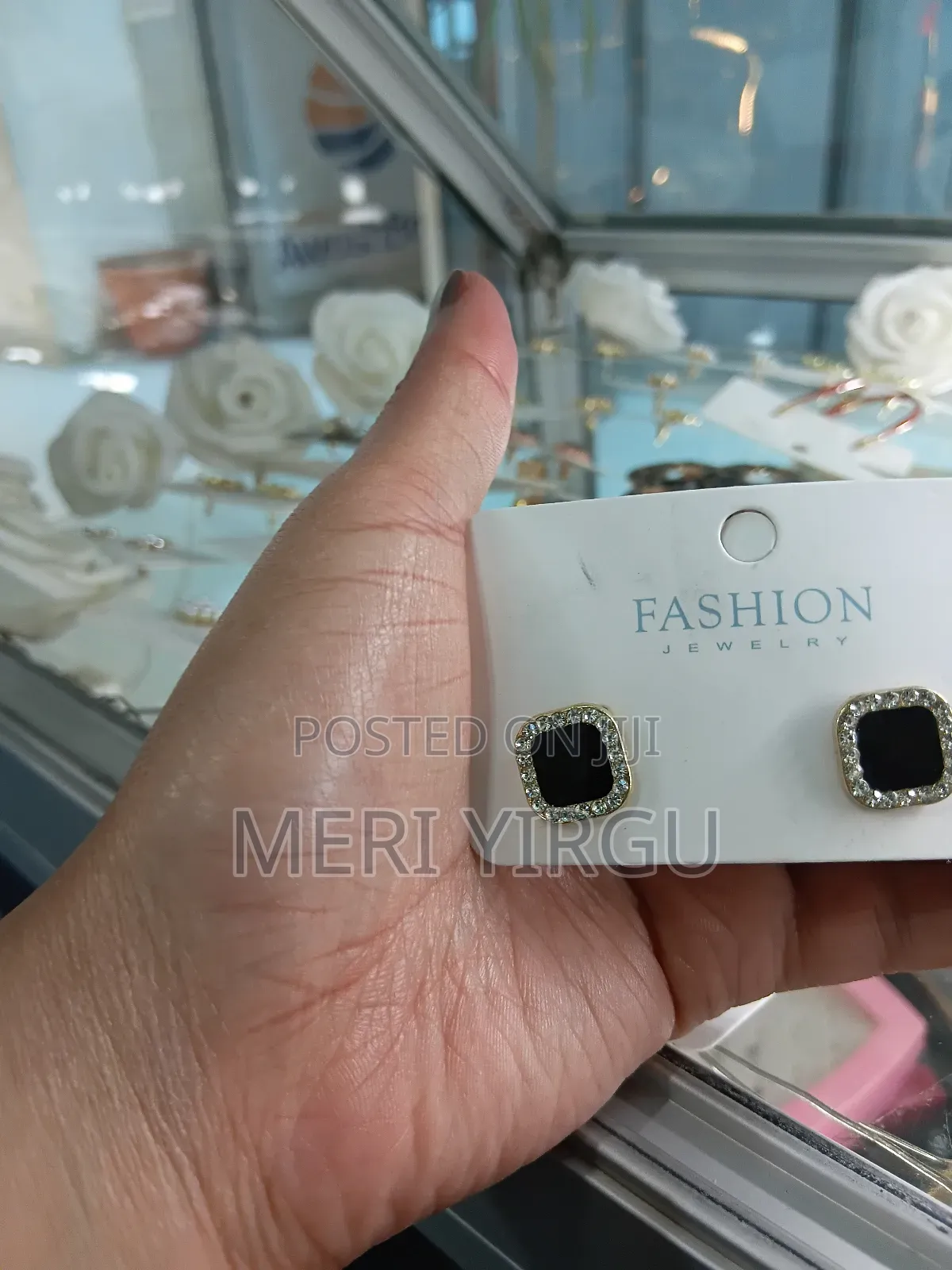 Jawllery or Earrings