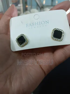 Jawllery or Earrings