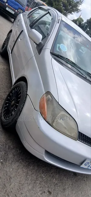 Photo - Toyota Platz 2001 Silver