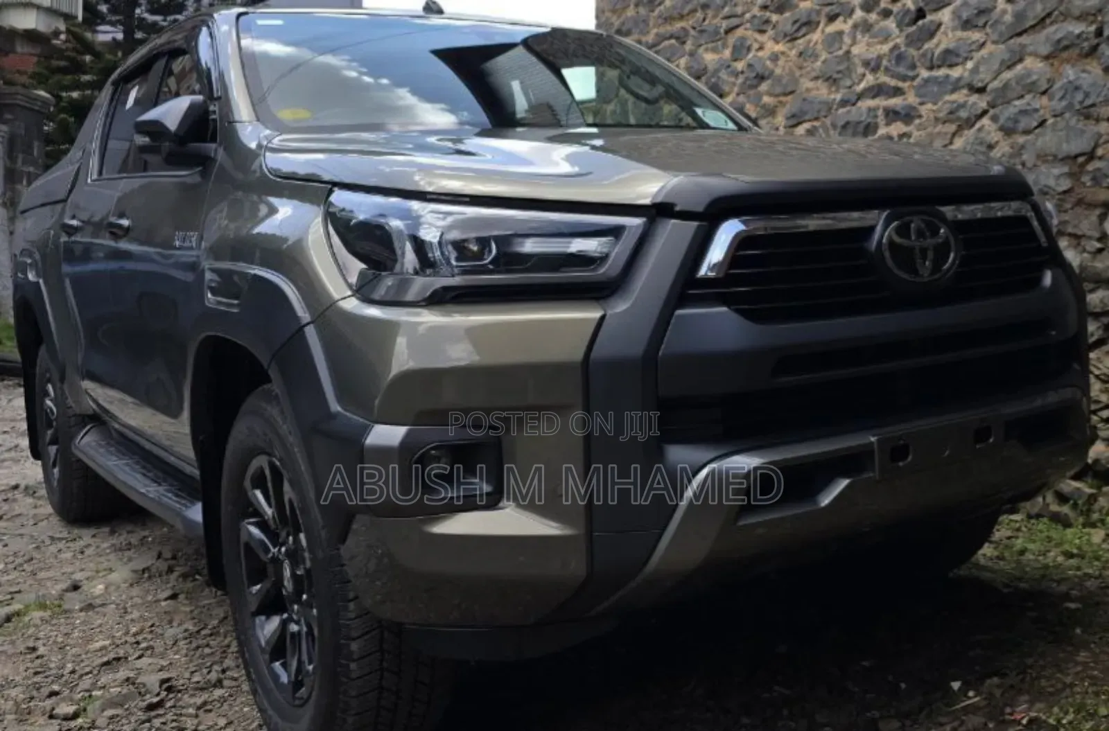 Toyota Hilux 2022 Brown