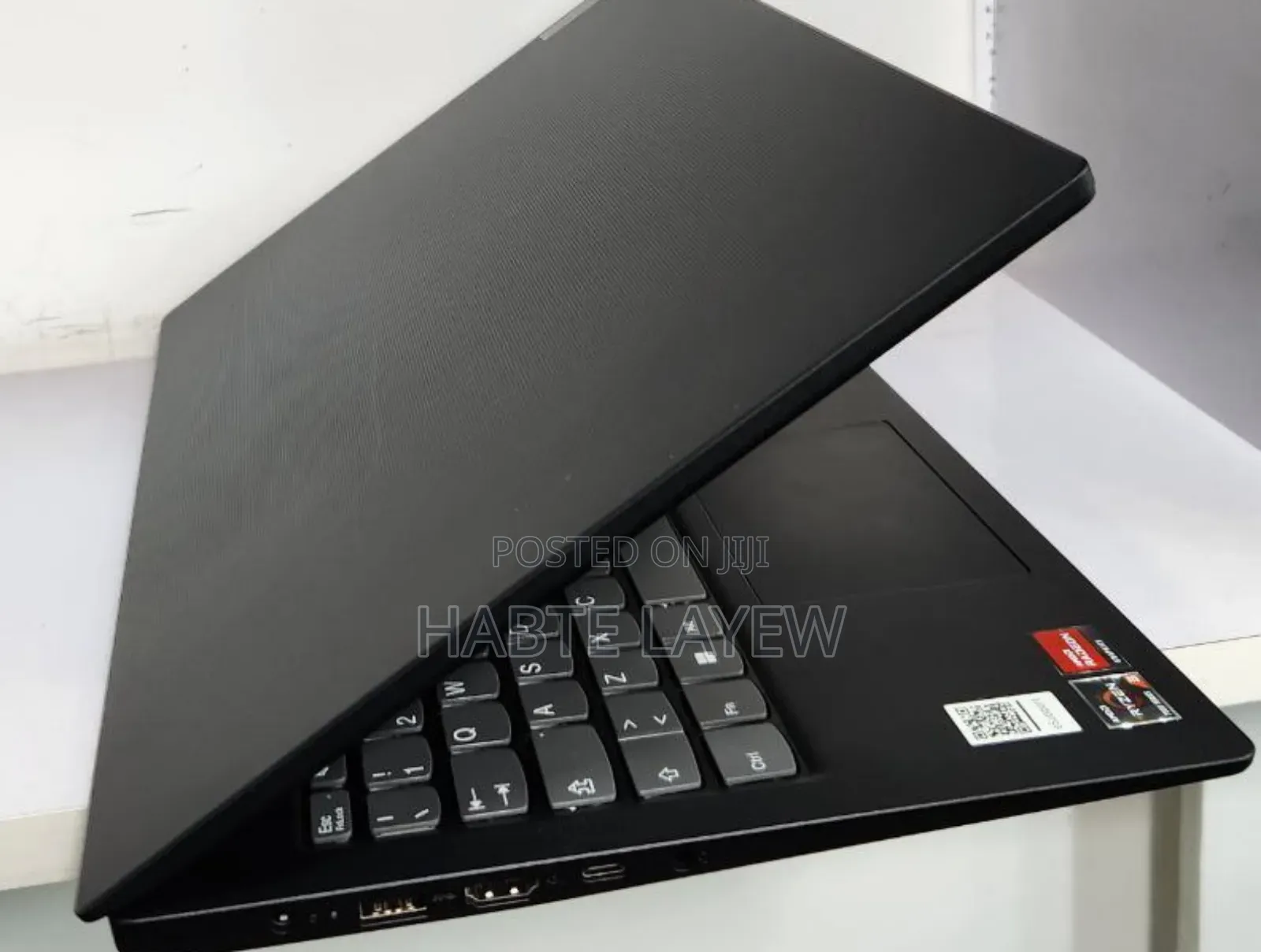 New Laptop Lenovo V15 8GB AMD Ryzen 3 SSD 256GB