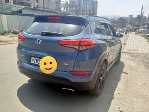 Photo - Hyundai Tucson Limited AWD 2016 Blue