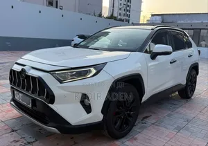 Photo - Toyota RAV4 2019 White