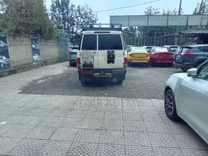 Toyota Land Cruiser 2018 White