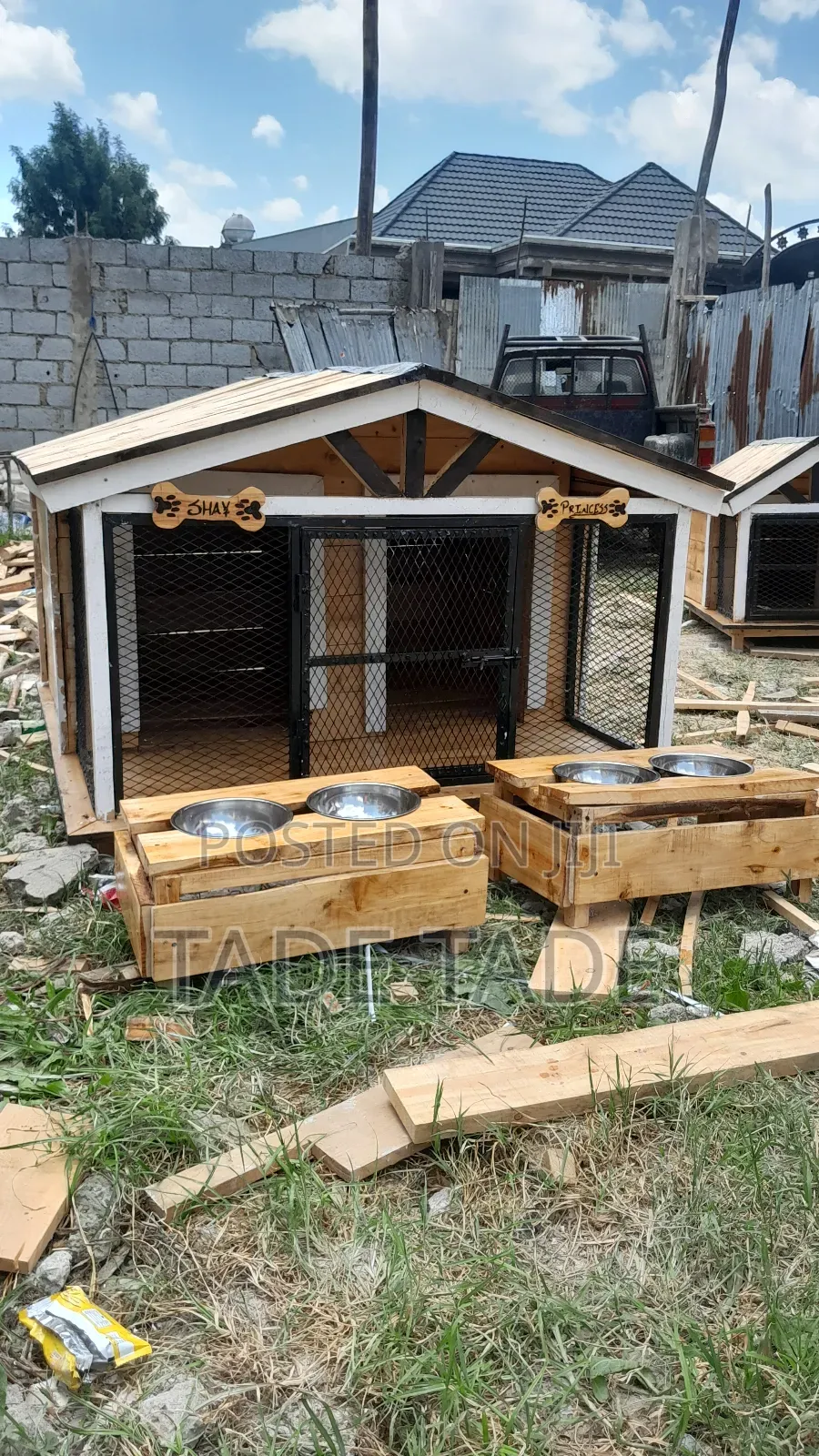 ልዩ የሆኑ ዘመናዊ Dog House