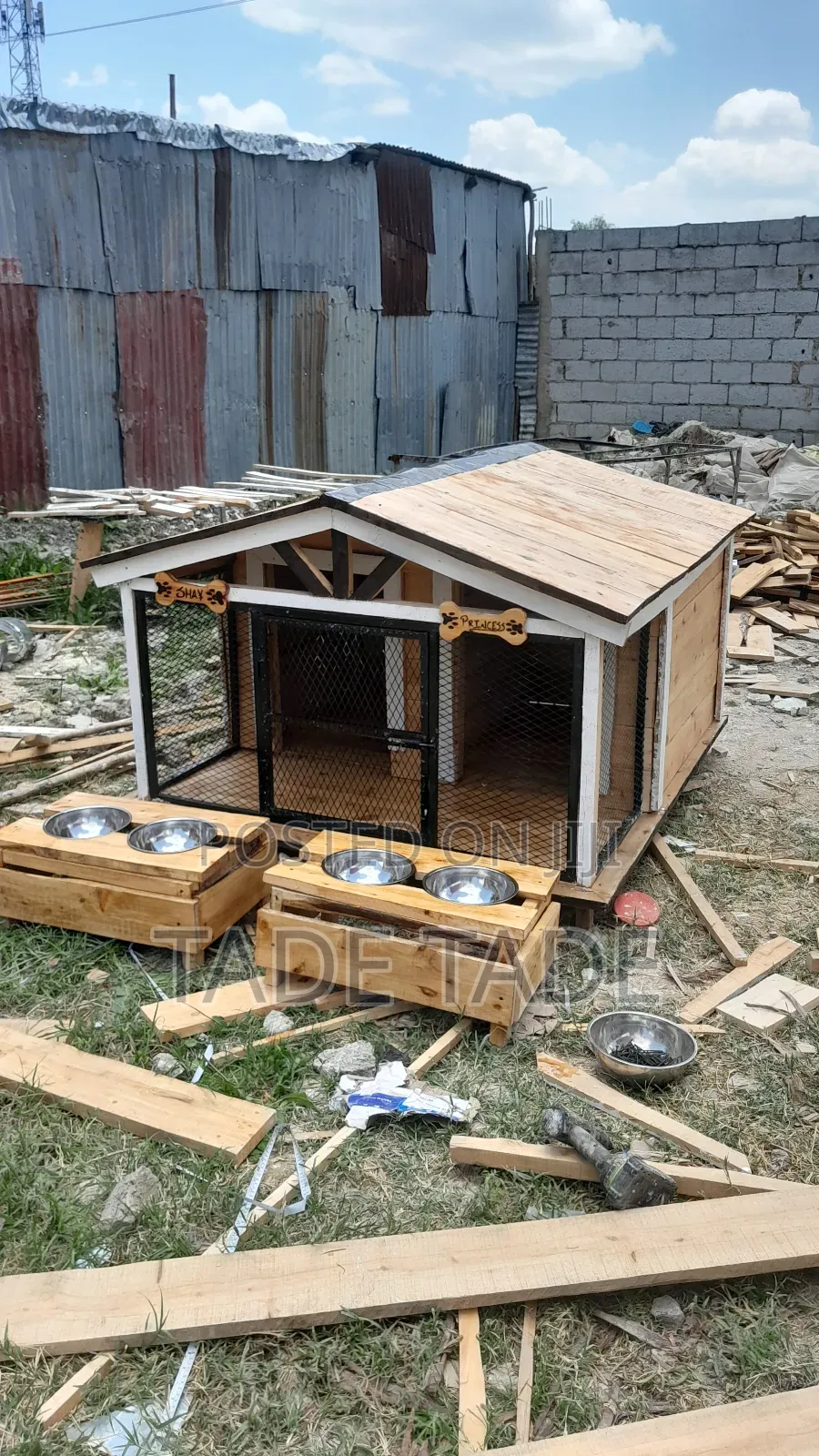 ልዩ የሆኑ ዘመናዊ Dog House