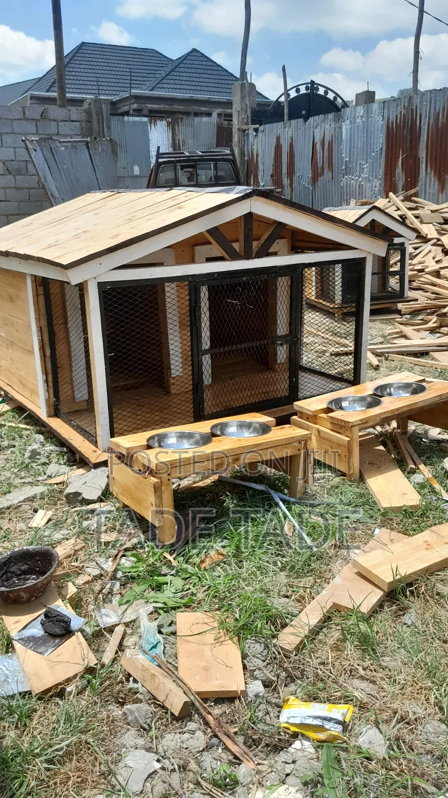 ደረጃውን የጠበቁ Dog House