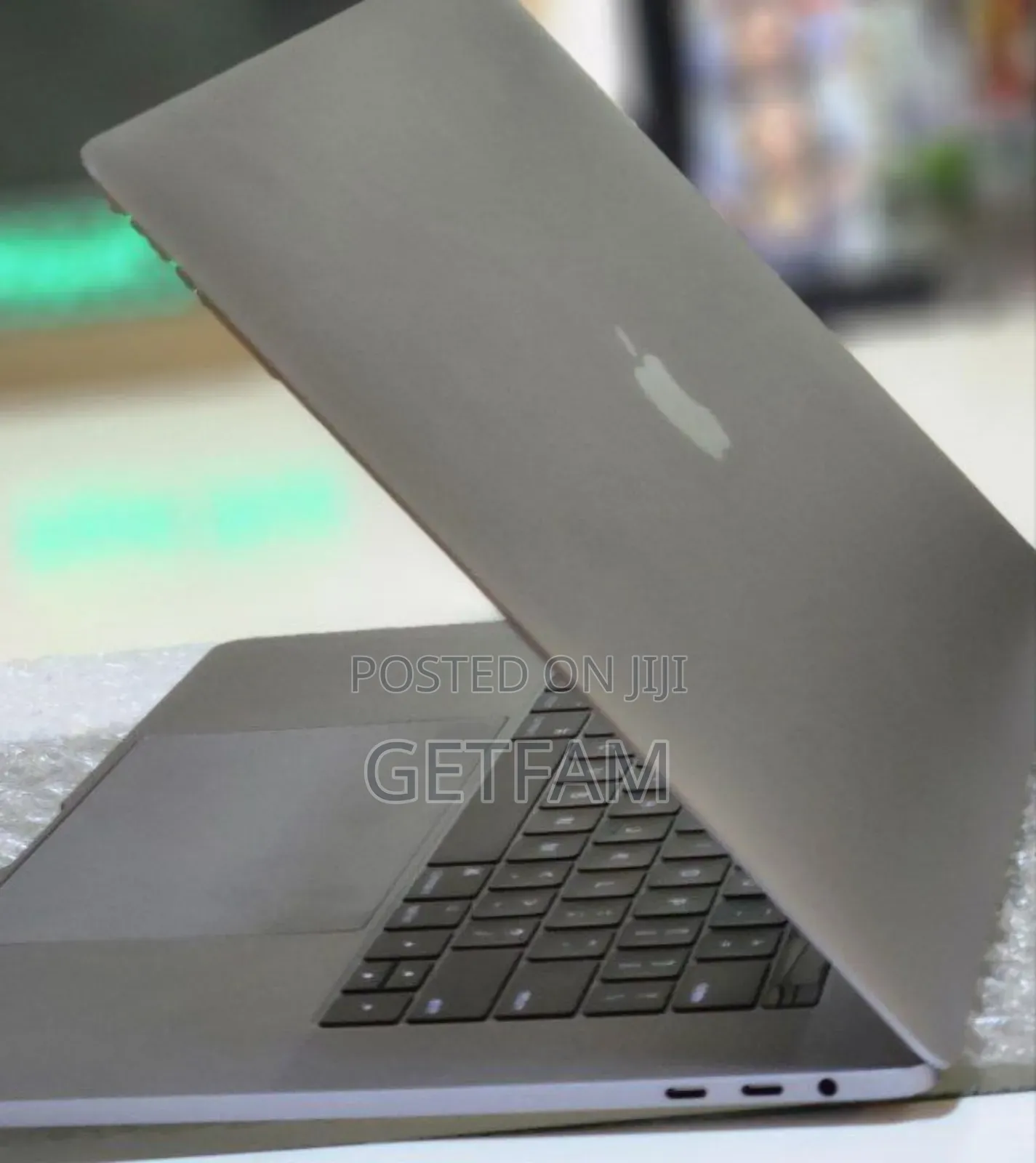 New Laptop Apple MacBook Pro 2017 16GB Intel Core i7 SSD 512GB