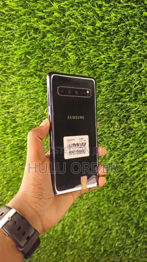 New Samsung Galaxy S10 5G 256 GB Gold