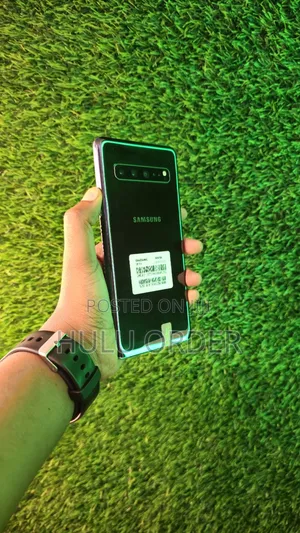 New Samsung Galaxy S10 5G 256 GB Gold