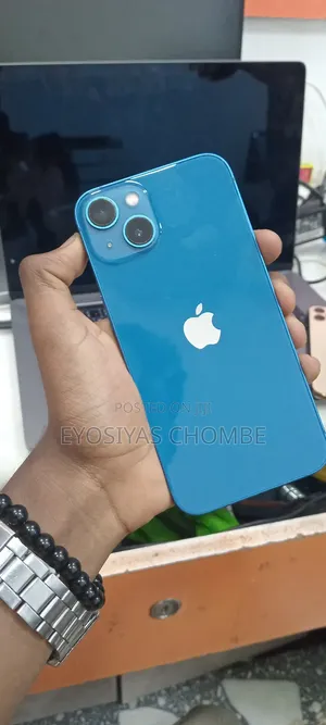 Photo - Apple iPhone 13 128 GB Blue