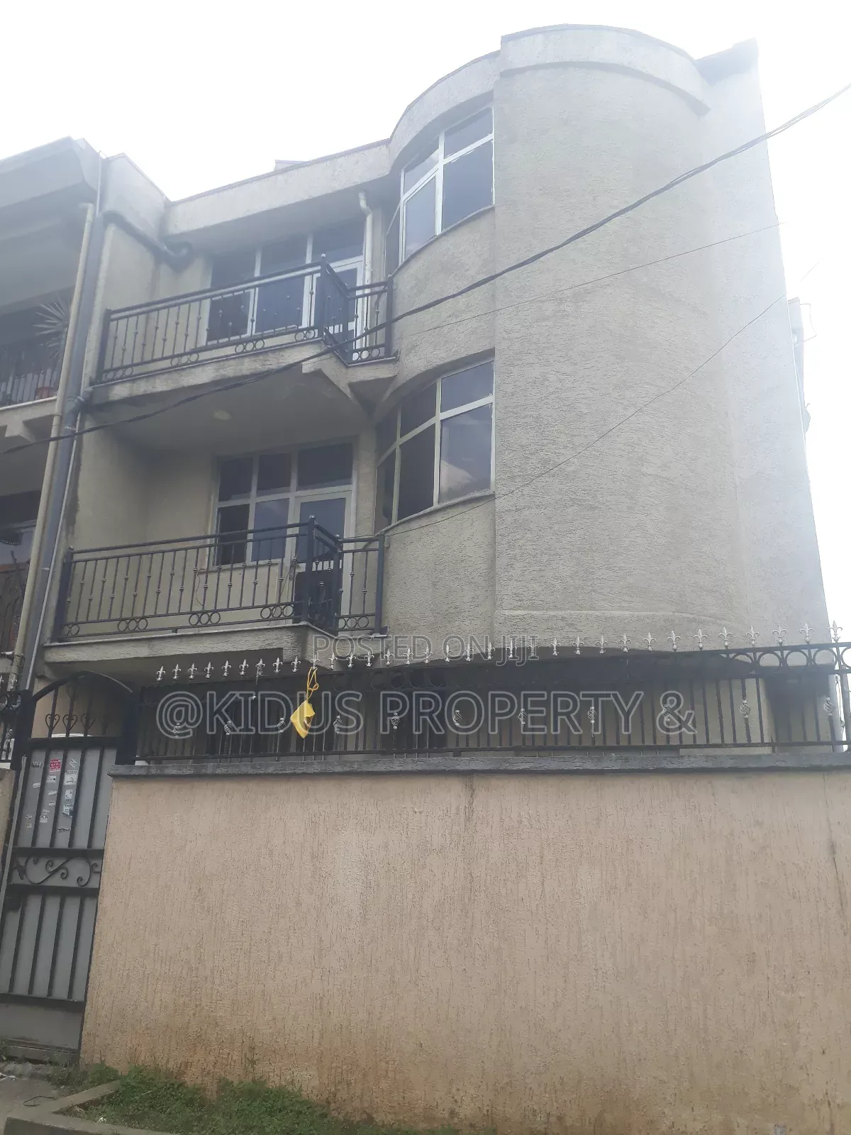 4bdrm Penthouse in Jemo 1, Nifas Silk-Lafto for rent