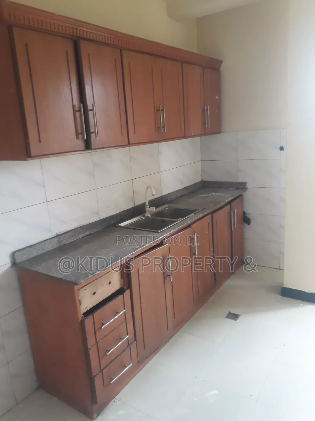 4bdrm Penthouse in Jemo 1, Nifas Silk-Lafto for rent
