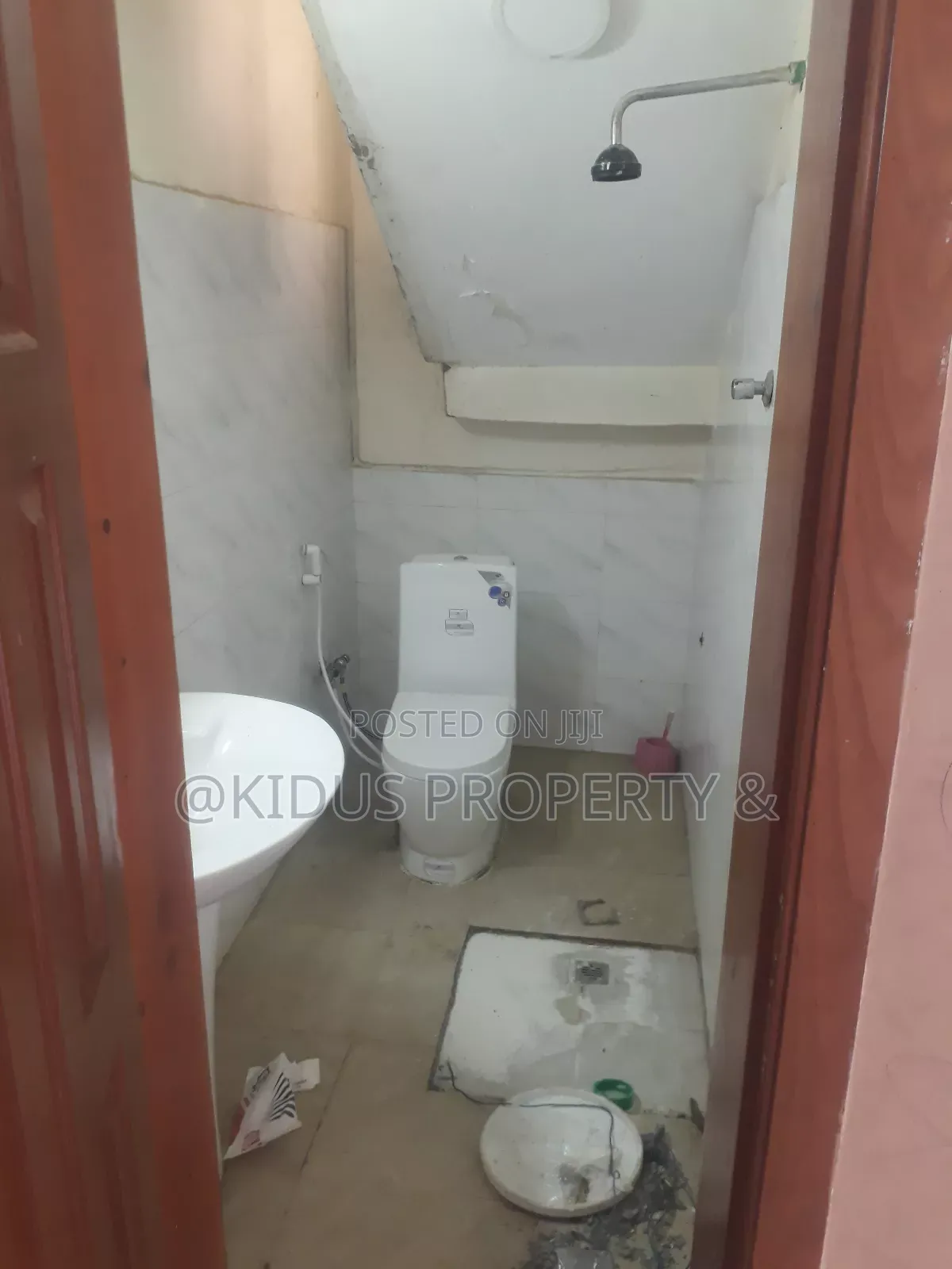 4bdrm Penthouse in Jemo 1, Nifas Silk-Lafto for rent