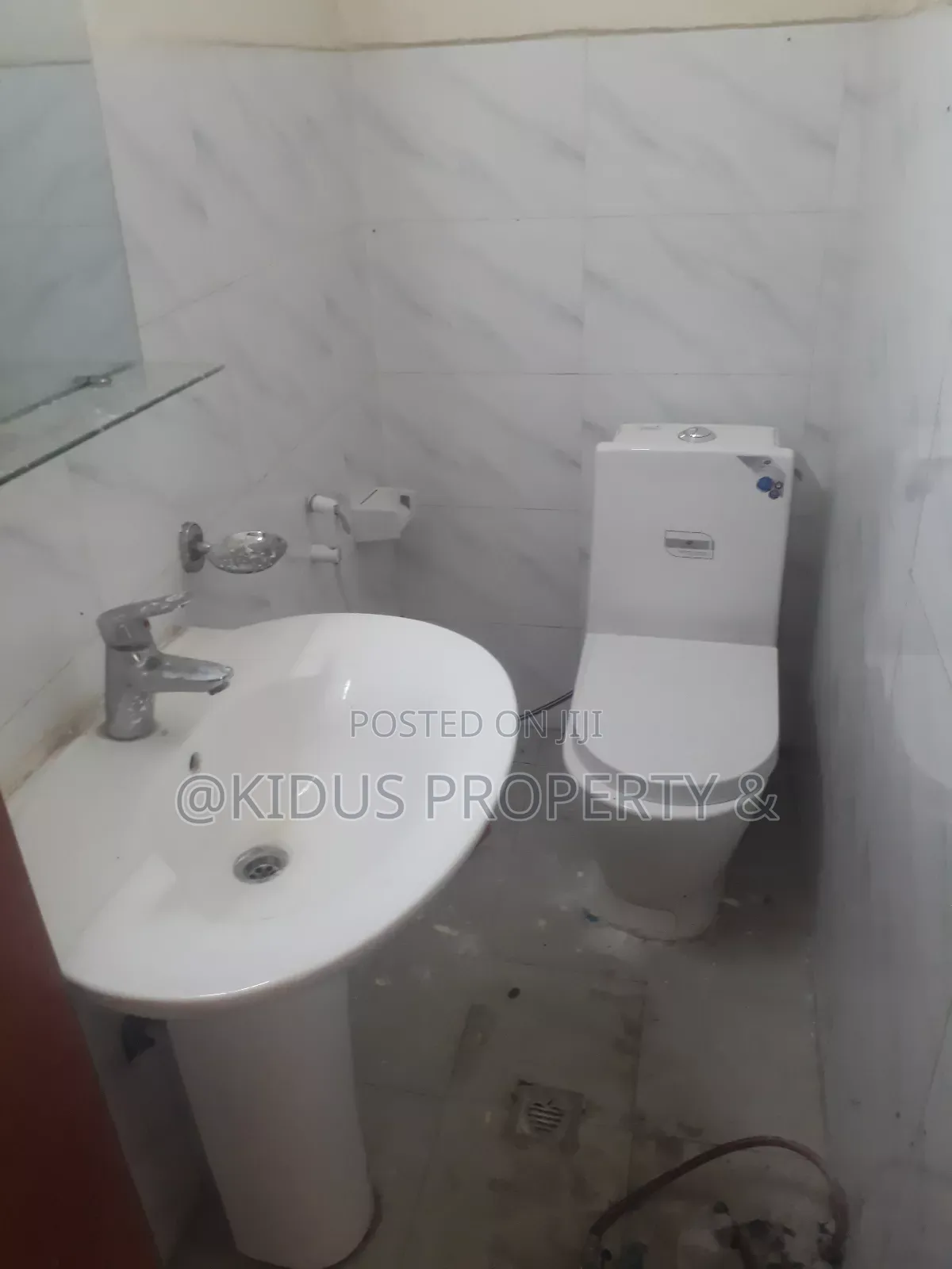 4bdrm Penthouse in Jemo 1, Nifas Silk-Lafto for rent