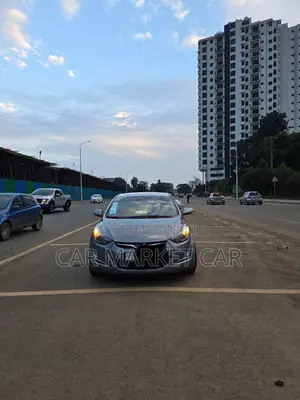 Photo - Hyundai Avante 2015 Gray