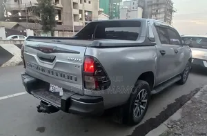 Toyota Hilux 2020 Silver