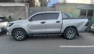 Toyota Hilux 2020 Silver