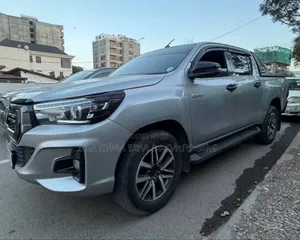 Toyota Hilux 2020 Maroon