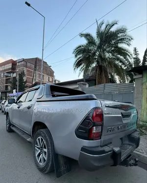 Toyota Hilux 2020 Maroon