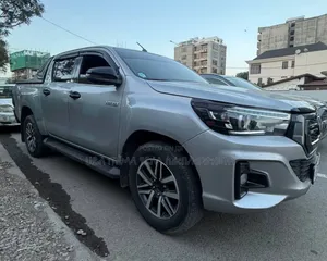 Toyota Hilux 2020 Maroon