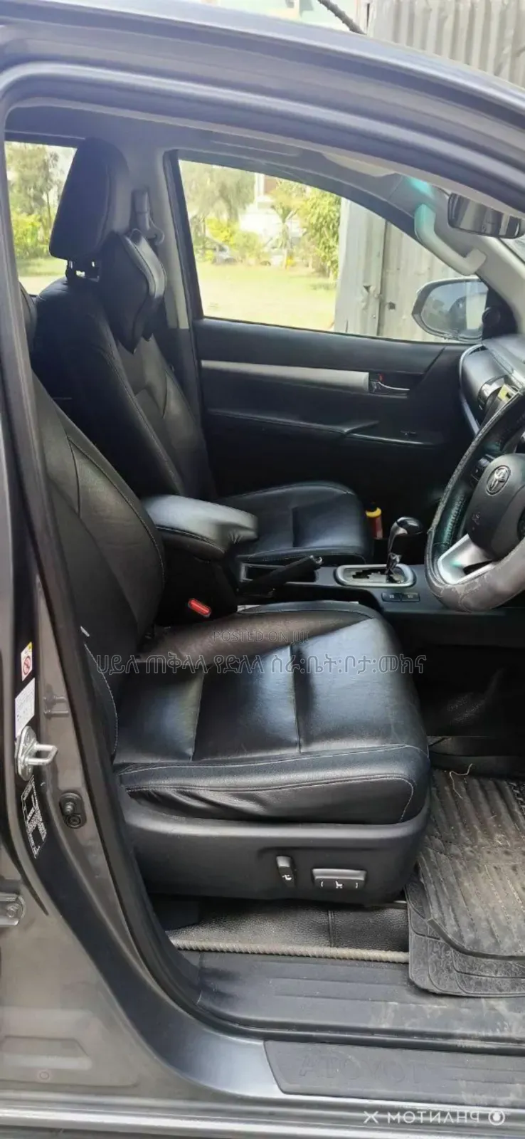 Toyota Hilux 2020 Maroon