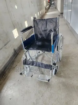 Photo - Normal Wheelchair瘨我foldable Wheelchair知情wheelchair Medical軍方wheelchair