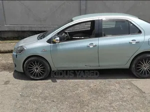 Toyota Belta 2007 Blue