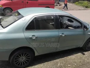 Toyota Belta 2007 Blue