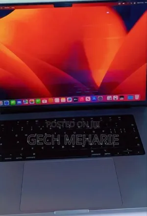 New Laptop Apple MacBook Pro 2022 M2 16GB Apple M2 SSD 1T