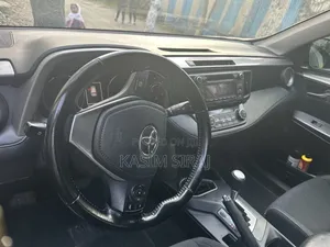 Toyota RAV4 LE AWD (2.5L 4cyl 6A) 2017 Silver