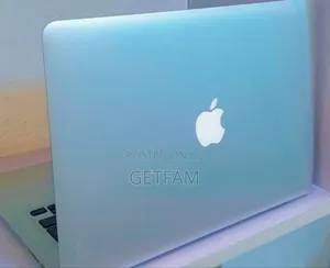 New Laptop Apple MacBook Pro 2017 8GB Intel Core I5 SSD 256GB