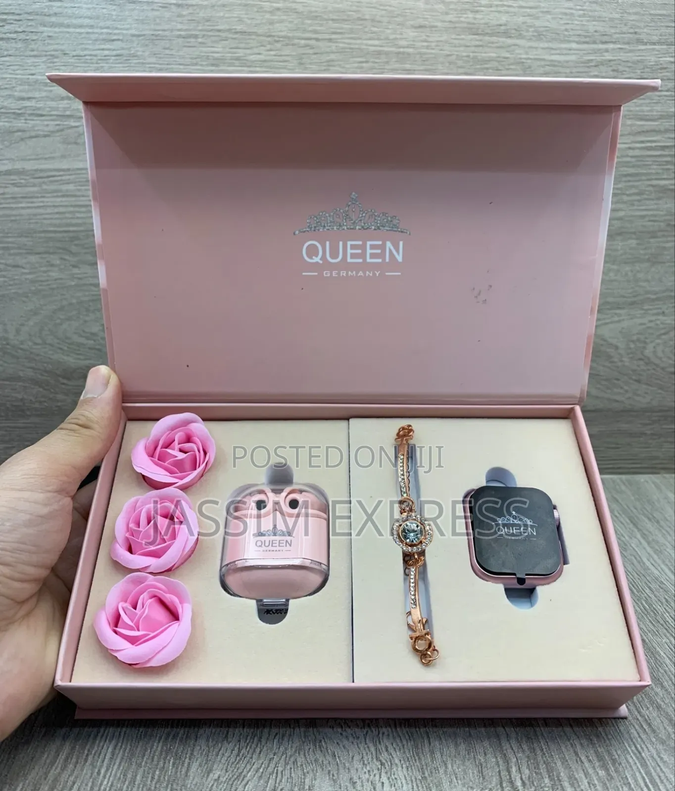 እጅግ ልዩ የሆነ የሴት Combo (Smart Watch + Airpods + Braclet ) ጀርመን Brand