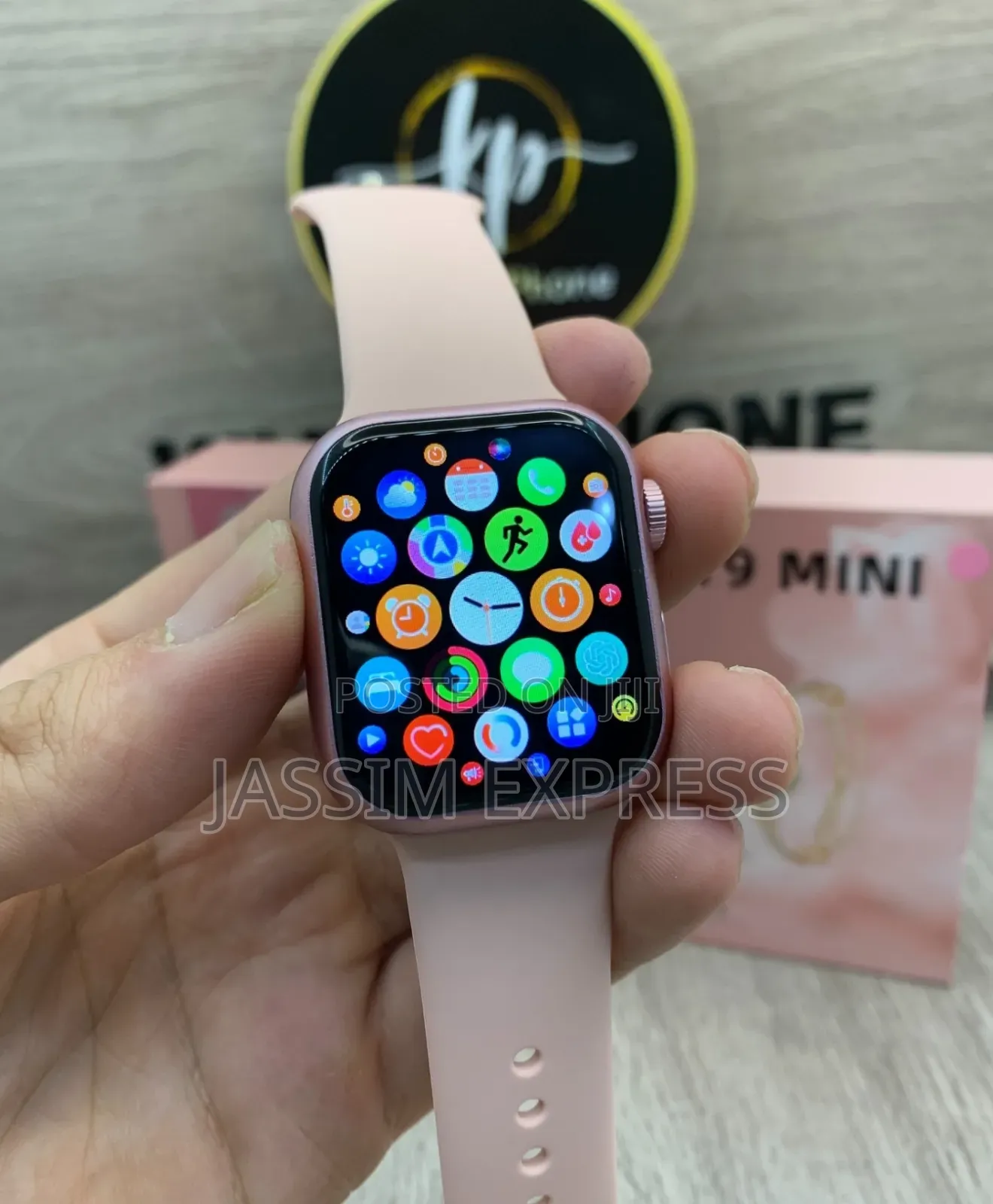 እጅግ ልዩ የሆነ የሴት Combo (Smart Watch + Airpods + Braclet ) ጀርመን Brand