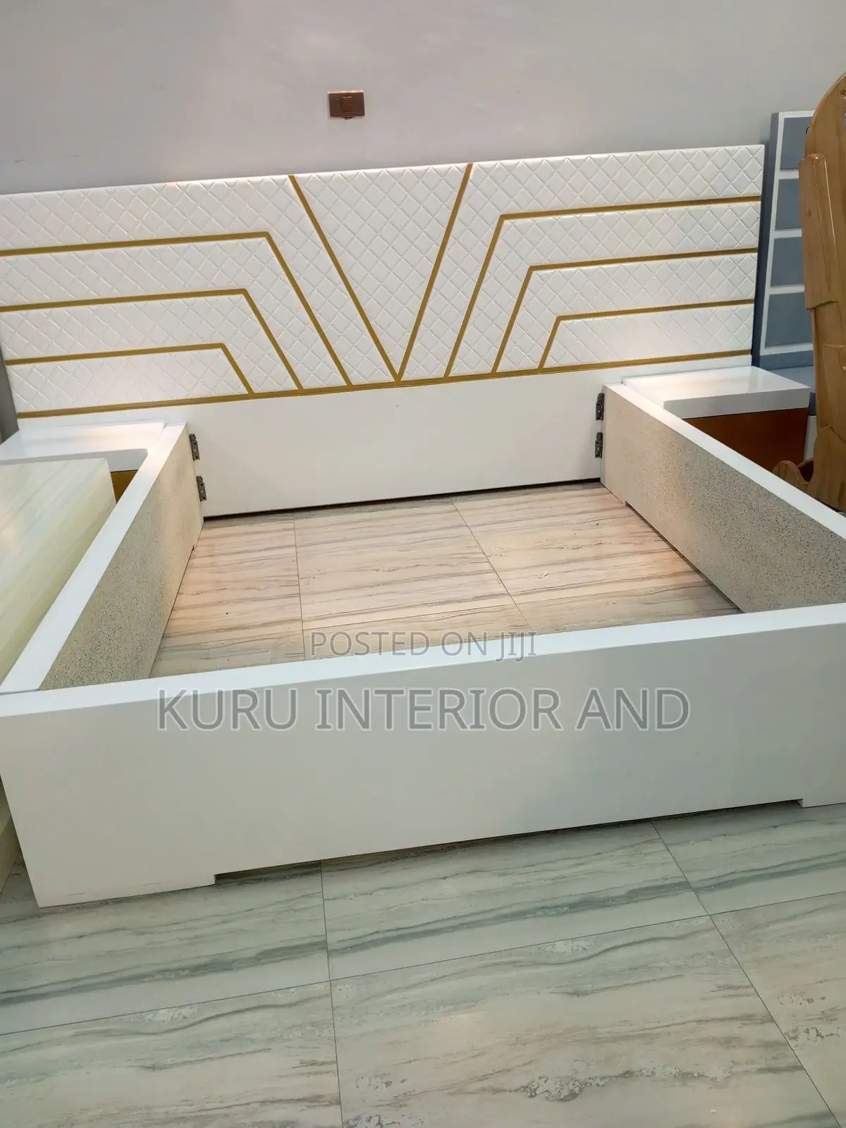 King Size Modern Bed 150cmx190cm)