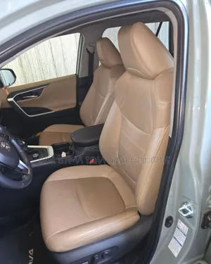 Toyota RAV4 2021 Maroon