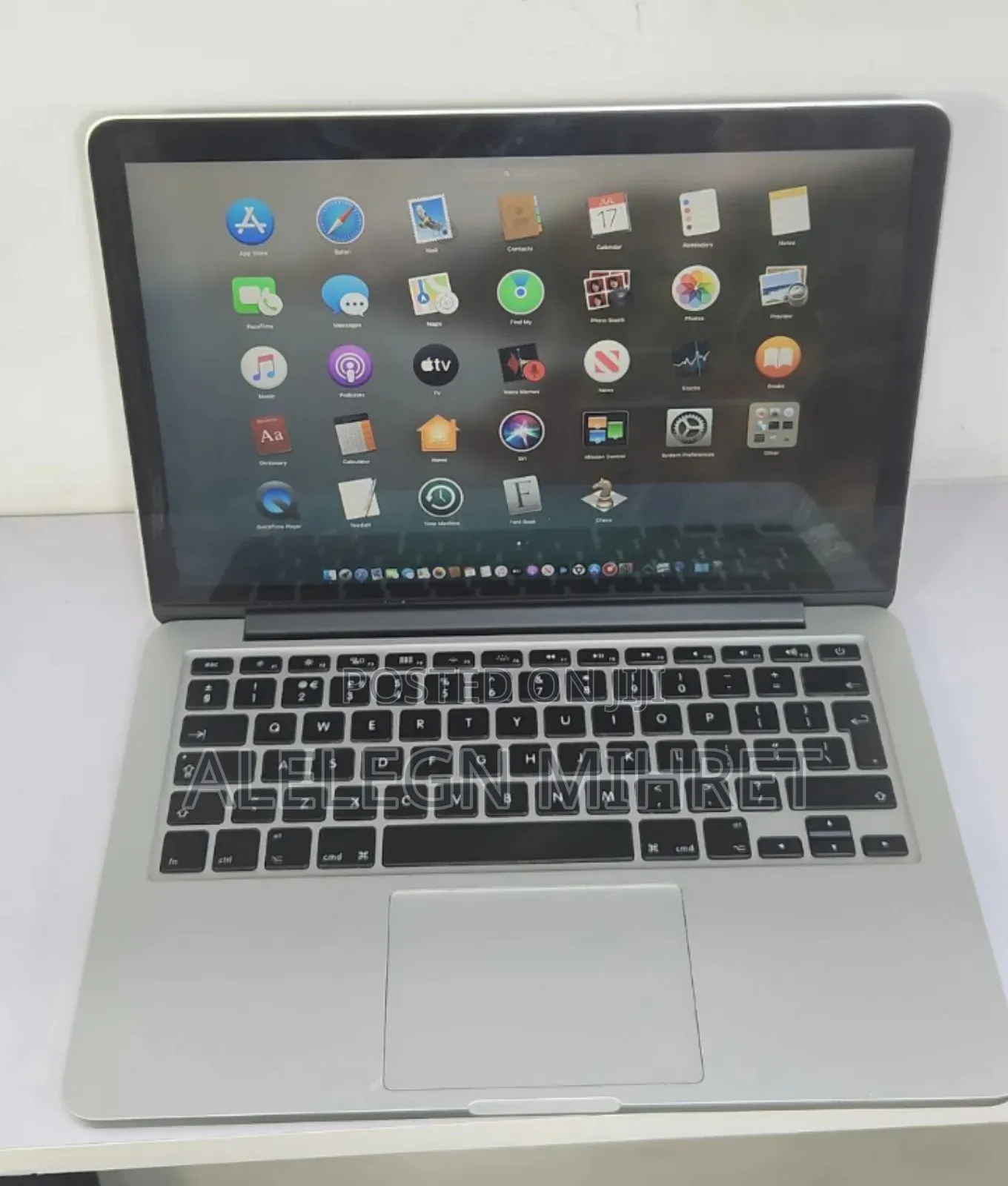 New Laptop Apple MacBook Pro 2015 8GB Intel Core I5 SSD 256GB