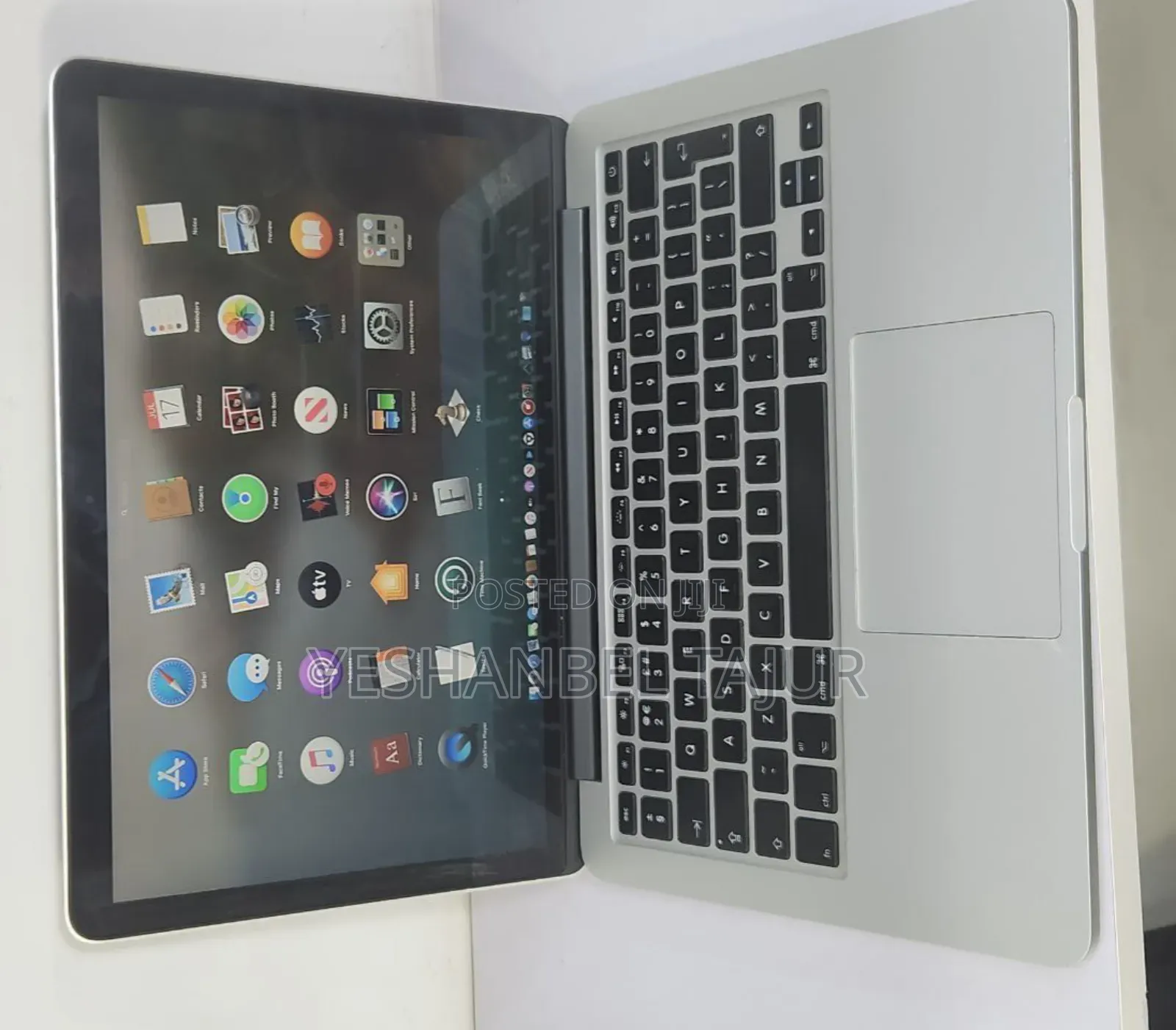 New Laptop Apple MacBook 2015 8GB Intel Core I5 SSD 256GB