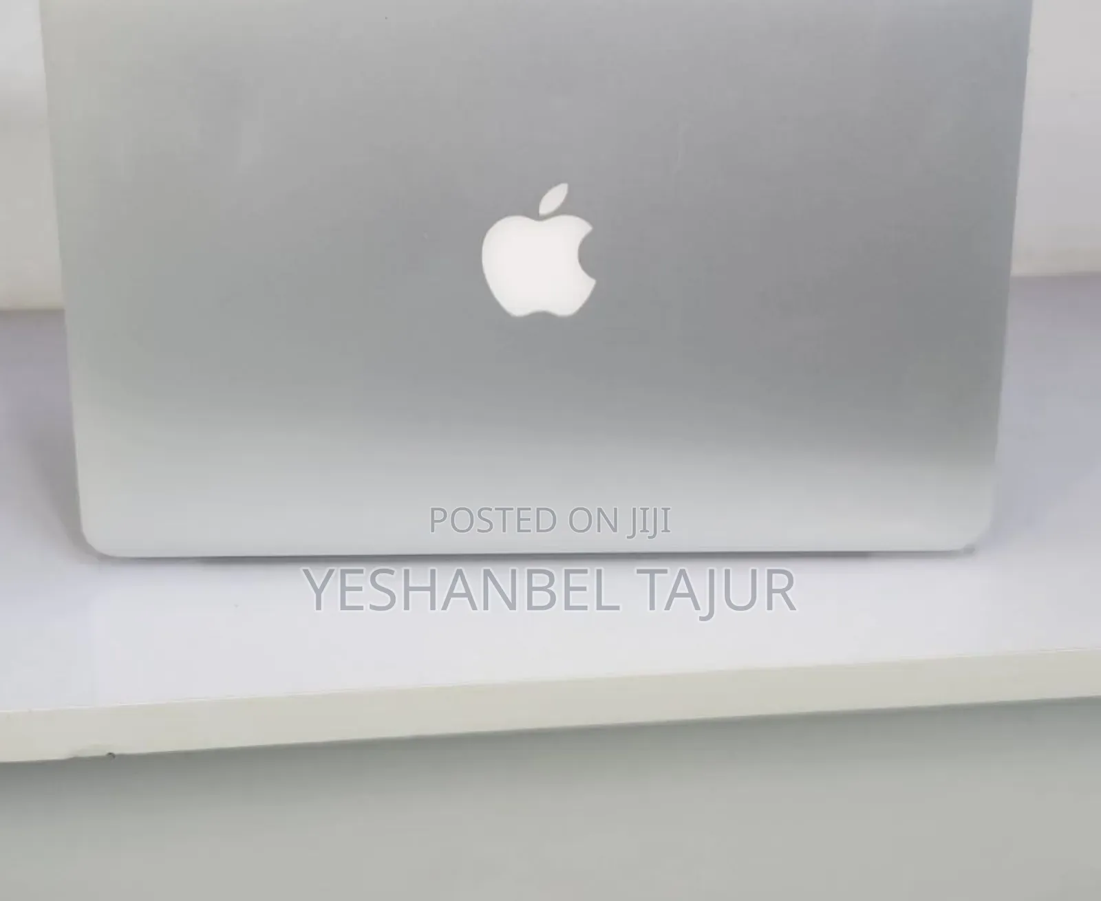 New Laptop Apple MacBook 2015 8GB Intel Core I5 SSD 256GB