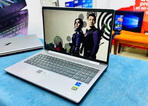 New Laptop HP ZBook Firefly G8 32GB Intel Core I7 SSD 1T